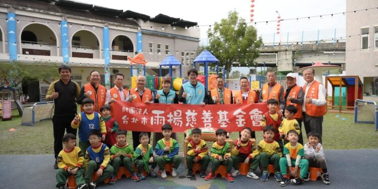 【市幼足球社獲贈萬元培育基金 魏嘉彥感謝中美同濟會獻愛心】 【市幼足球社獲贈萬元培育基金 魏嘉彥感謝中美同濟會獻愛心】