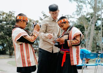 二十多位攝影師奔赴花東  攜手為十四校原鄉孩童一圓畢業攝影夢