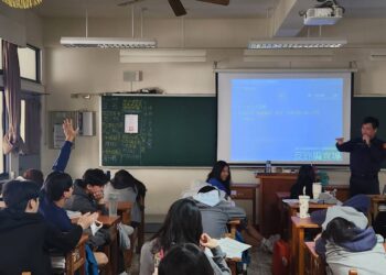 反詐從中做起 警深入校園宣導 反詐從中做起 警深入校園宣導