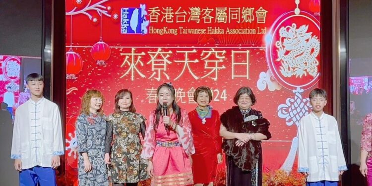 吉安國中客家藝文校隊站上「香港」國際舞台炸紅!! 師生收到破萬大賞紅包「有慶!有紅!有湛斗!」(客家話)