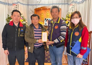 吉安警方攜手吉安義警第二中隊捐贈棺木與骨灰罐，資助弱势家庭