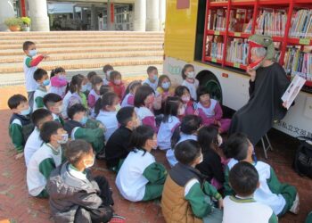 故事大廚教你煮出米其林閱讀餐  中市圖故事志工當大廚邀親子來品讀