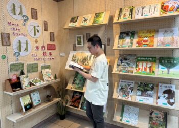 春日閱讀加植趣  中市圖植樹節借書送樹苗