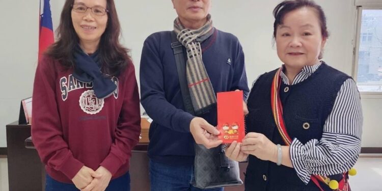 曾淑懿感謝黃群勝 敬奉愛心燈照亮夜歸路 曾淑懿感謝黃群勝 敬奉愛心燈照亮夜歸路