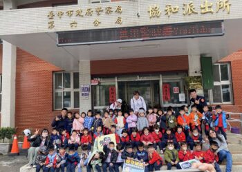 社區警政向下扎根 幼稚園參訪派出所好新奇