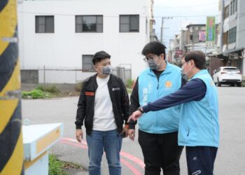 花蓮市嚴防蚊蠅蟲害 魏嘉彥視察噴藥消毒工作
