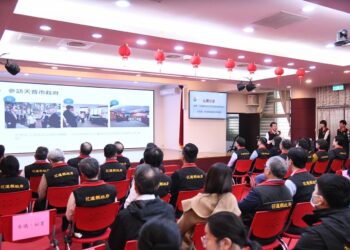 花蓮縣政府三月份升旗典禮 徐榛蔚肯定同仁戮力從公、成就友善花蓮