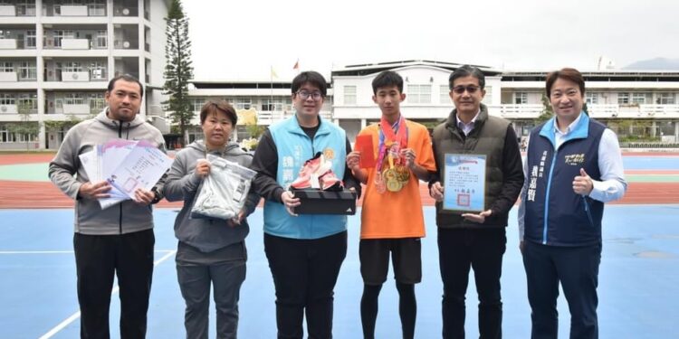 逆風小子徐唯宸再創全國巔峰 魏嘉彥親赴明義共享榮耀