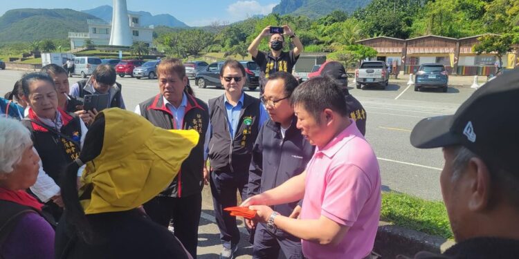 關懷靜浦火災戶致贈慰問金 議長張峻帶來溫暖協助重建 關懷靜浦火災戶致贈慰問金 議長張峻帶來溫暖協助重建