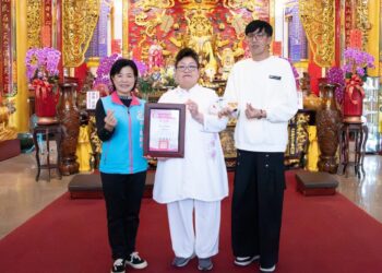 驪山老母慈憫認捐50盞光明路燈 游淑貞感謝慈雲宮善行照亮平安路