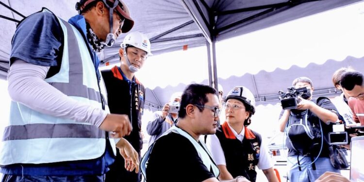 【花蓮天王星大樓倒塌 縣府出動重型機具除拆】