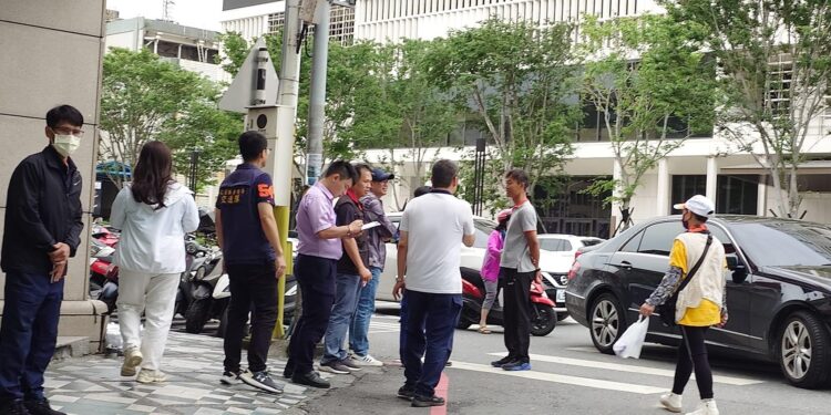 公共安全疑慮 請改道行駛 藍天麗池飯店周遭今(4/26)日採預警性封路 公共安全疑慮 請改道行駛 藍天麗池飯店周遭今(4/26)日採預警性封路