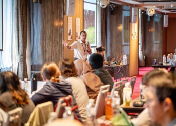 六福村X莊福文教基金會   國際巨型草食獸麻醉工作坊隆重登場