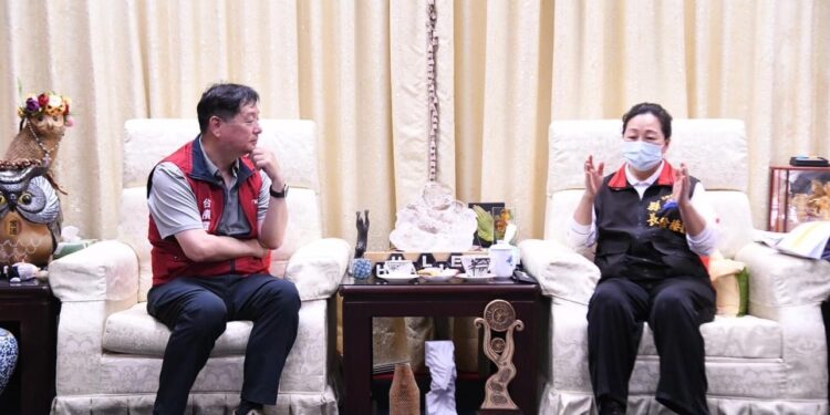 台積電「助災民、度難關」》 縣長徐榛蔚會見台積電經理榮一弘 商討震後修繕案件處理作為 台積電「助災民、度難關」》 縣長徐榛蔚會見台積電經理榮一弘 商討震後修繕案件處理作為