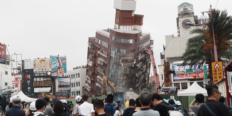 天佑台灣 天佑花蓮 花蓮加油》回應立委沈伯洋恣意妄為惡意中傷花蓮!? 吳姓公務員:不宜將花蓮災難當個人秀場?! 天佑台灣 天佑花蓮 花蓮加油》回應立委沈伯洋恣意妄為惡意中傷花蓮!? 吳姓公務員:不宜將花蓮災難當個人秀場?!