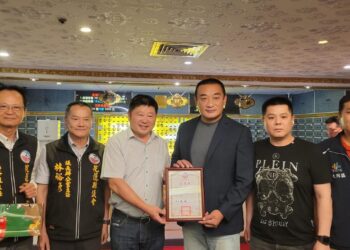 張峻議長親自北上向中華民國威震愛心發展協會及企業領袖致謝 企業界齊喊花蓮加油 議會主管前往游家告別式弔唁並致贈慰問金