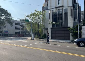 強震路口交通號誌損毀  警巡邏發現立即疏導並通報搶修