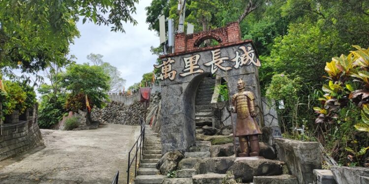 白河石斛蘭瀑布粉紫花開正美 母親節帶媽媽來萬里長城拍照 白河石斛蘭瀑布粉紫花開正美 母親節帶媽媽來萬里長城拍照