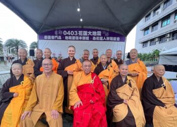 社團法人中華佛教全球齋僧功德會理事長悟空大法師代領15位僧眾 專為0403花蓮大地震祈福迴向人心安定與撫平大地安寧