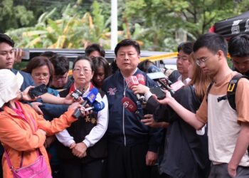 臉書遭到網友酸言惡意批評 傅崐萁：止語祈福才能息災