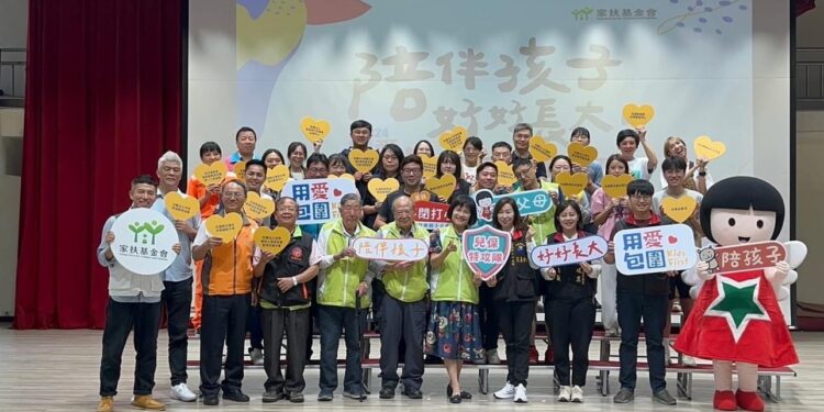 花蓮家扶中心邀請20個社區網絡單位首辦社區守護嘉年華 震後近千名大小朋友齊相聚 同為兒少保護努力 花蓮家扶中心邀請20個社區網絡單位首辦社區守護嘉年華 震後近千名大小朋友齊相聚 同為兒少保護努力