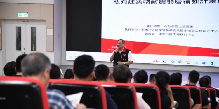 花蓮縣政府召開災後建築物弱層補強計畫說明會 積極協助受災戶解決耐震補強疑慮 花蓮縣政府召開災後建築物弱層補強計畫說明會 積極協助受災戶解決耐震補強疑慮