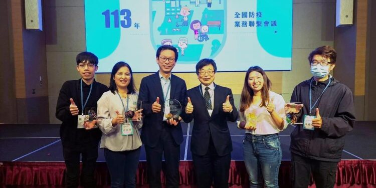 花蓮縣衛生局榮獲防疫業務考評優等獎及疫苗接種績優