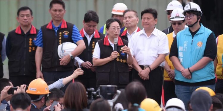 花蓮縣長徐榛蔚主持「0403地震災後天王星大樓拆除工程暨撫慰亡靈典禮」預計2週內拆除完畢 花蓮縣長徐榛蔚主持「0403地震災後天王星大樓拆除工程暨撫慰亡靈典禮」預計2週內拆除完畢