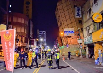 花蓮震不停 魏嘉彥夜間勘災安慰市民