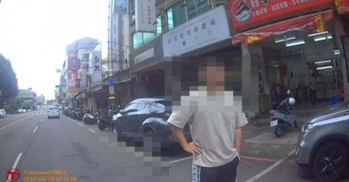 違停經警鳴笛仍不駛離 陸配遭開單酸警被勸離 違停經警鳴笛仍不駛離 陸配遭開單酸警被勸離