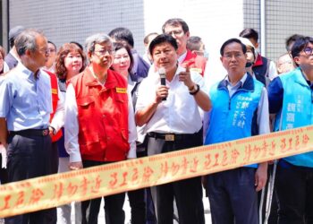 陪同陳建仁院長勘災並慰問災民 傅崐萁：全力提供協助