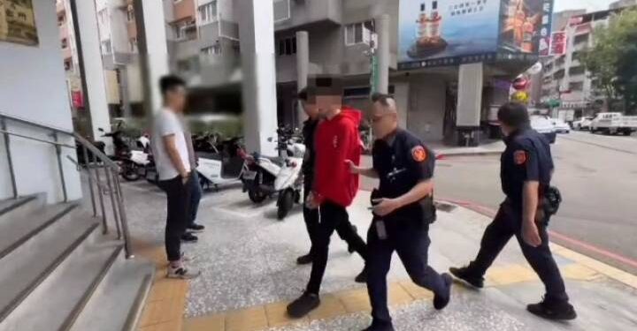 駕車派出所前進入夢鄉 警強勢破窗叫醒酒駕男 駕車派出所前進入夢鄉 警強勢破窗叫醒酒駕男