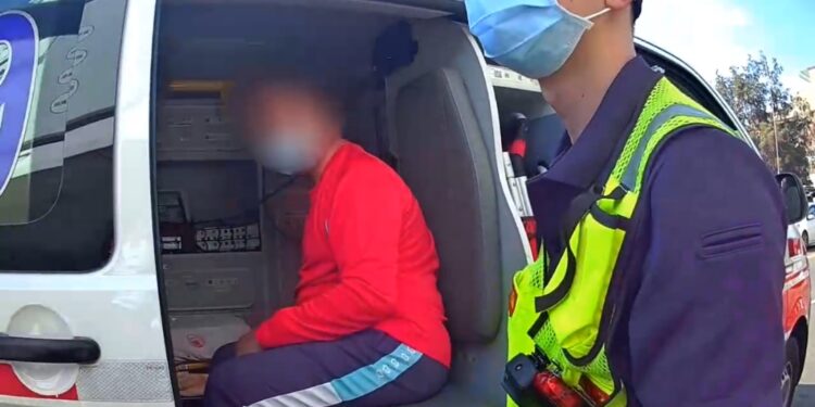 IC卡當證件身體不適頻「斷線」警使命必達助送醫 IC卡當證件身體不適頻「斷線」警使命必達助送醫