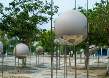 中市公共藝術浪漫繽紛 夢幻飄浮氣泡現身中央公園