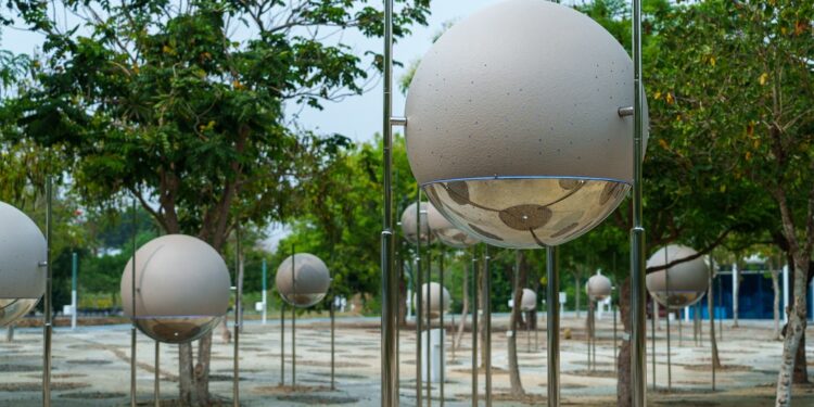 中市公共藝術浪漫繽紛 夢幻飄浮氣泡現身中央公園 中市公共藝術浪漫繽紛 夢幻飄浮氣泡現身中央公園