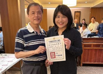 中華餐旅經理人協會理監事會議   周世雄理事長頒發聘書