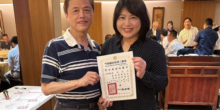 中華餐旅經理人協會理監事會議 周世雄理事長頒發聘書 中華餐旅經理人協會理監事會議 周世雄理事長頒發聘書