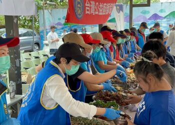 傳承感恩心 點亮關懷情星 級主廚料理傳心意