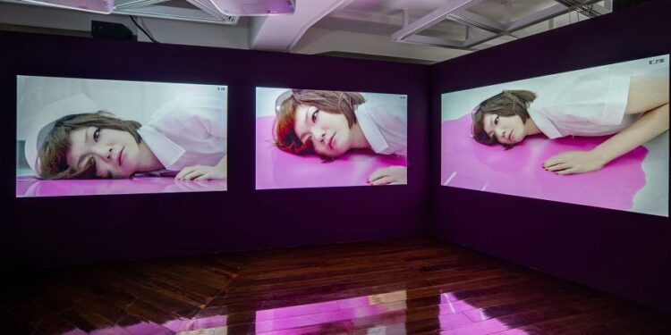 凝視百年來的藝術家身影 國家攝影文化中心多重鏡像中的自我身影展覽開幕 凝視百年來的藝術家身影 國家攝影文化中心多重鏡像中的自我身影展覽開幕