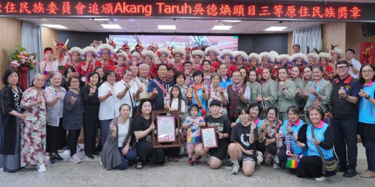 吉安鄉公所與原民會追頒感謝狀及獎章 感念已故吳德煥頭目奉獻族群文化傳承