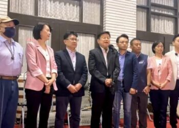 國民黨團三長召開朝野協商後記者會：柯建銘恐嚇有「史上最大衝突」 傅崐萁回嗆「先踩過我們的身體」