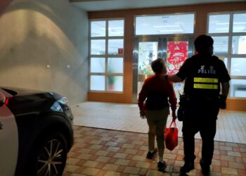失智老婦獨自出門迷途  警民合作助返家