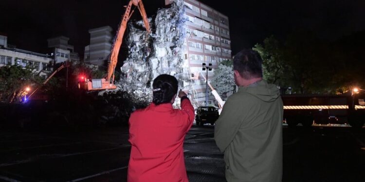 徐榛蔚關心災後建築物拆除作業安全 期望拆除工程如期完成 徐榛蔚關心災後建築物拆除作業安全 期望拆除工程如期完成