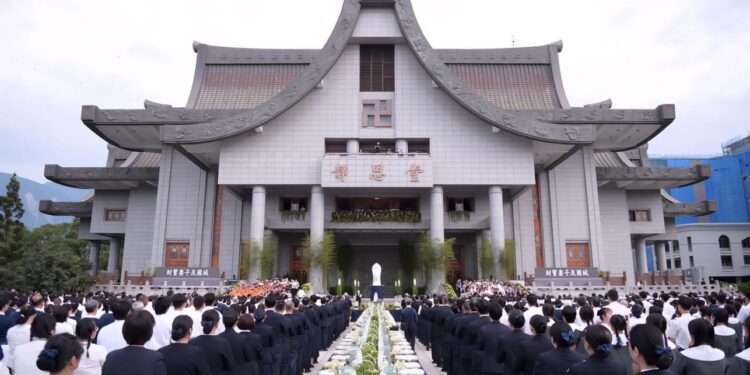 恭逢佛誕節、母親節 慈濟基金會舉行「2024年浴佛大典」 徐榛蔚與信眾共同祈求花蓮闔境均安