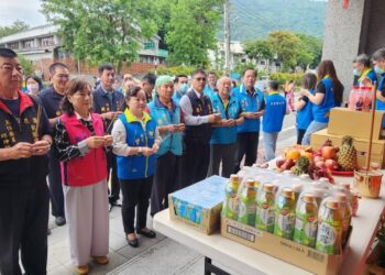 曾淑懿揹白沙屯媽祖祈福 感謝東勢巧聖仙師祖廟遶境壽豐