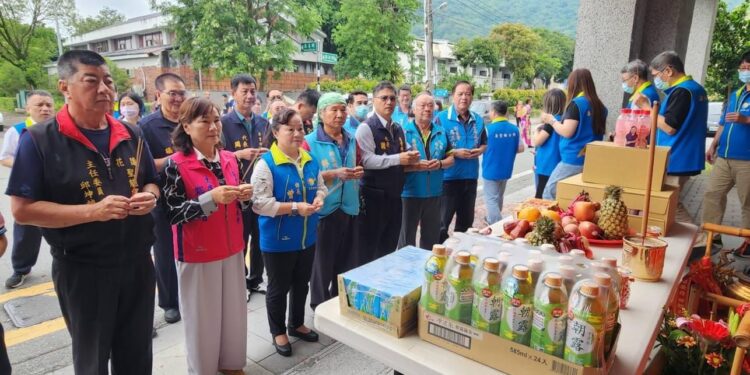 曾淑懿揹白沙屯媽祖祈福 感謝東勢巧聖仙師祖廟遶境壽豐