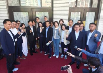 本周五「國會改革五法」力拼三讀讓陽光照進立院 傅崐萁：依法依規在議場門口輪班排隊只為回應民意