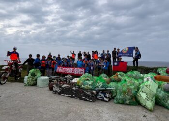 海洋國家公園管理處攜手學子、志工守護海洋、向大海致敬