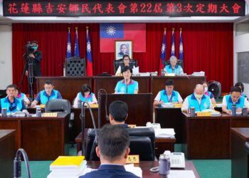 游淑貞定期會施政總報告呈上亮眼佳績 整體服務民調獲鄉親98.6%高滿意度支持
