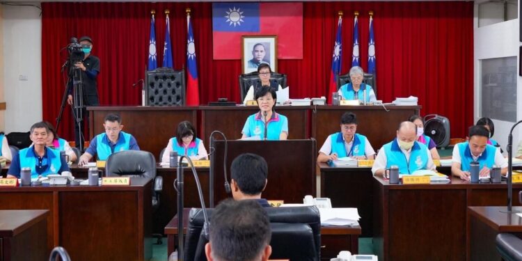 游淑貞定期會施政總報告呈上亮眼佳績 整體服務民調獲鄉親98.6%高滿意度支持